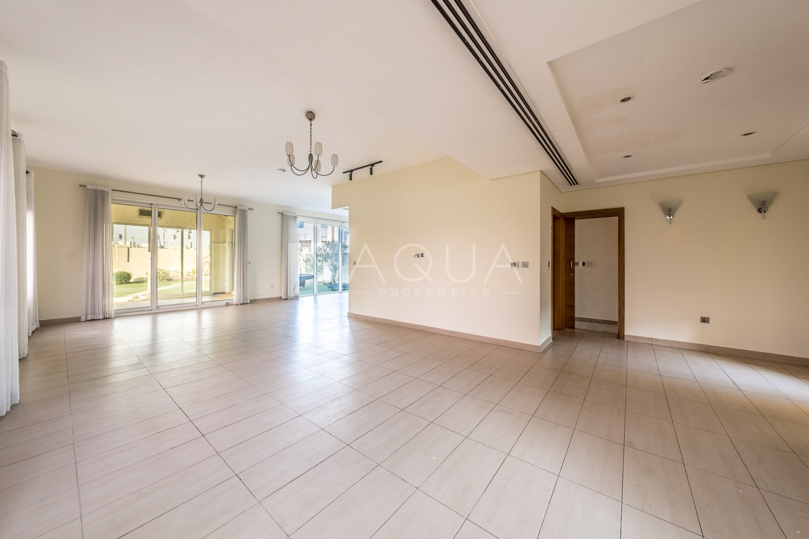 Quiet Internal 4 Bed Nova | Mature Garden