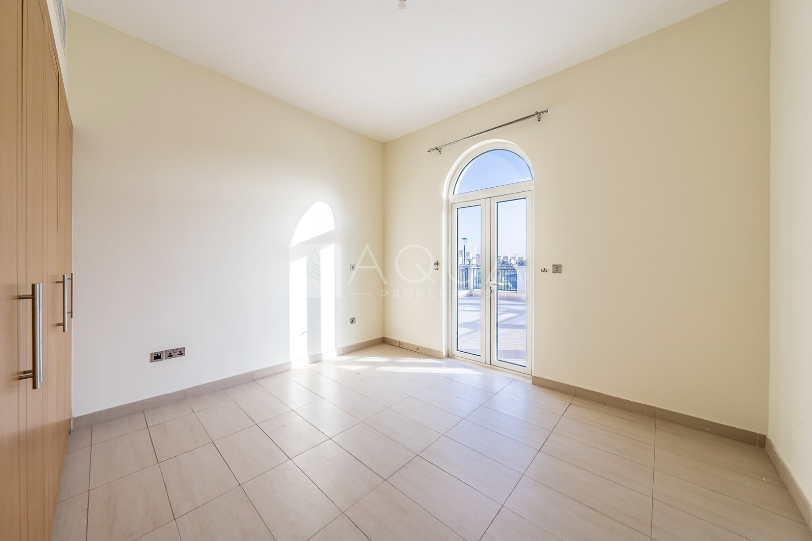 Quiet Internal 4 Bed Nova | Mature Garden