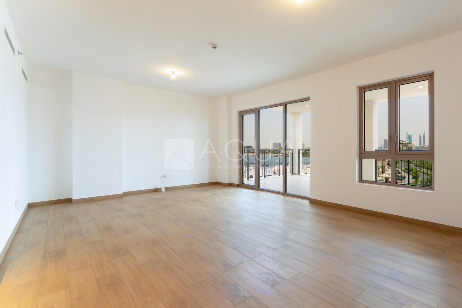 Stunning Skyline + Sea Views | Beautiful Layout