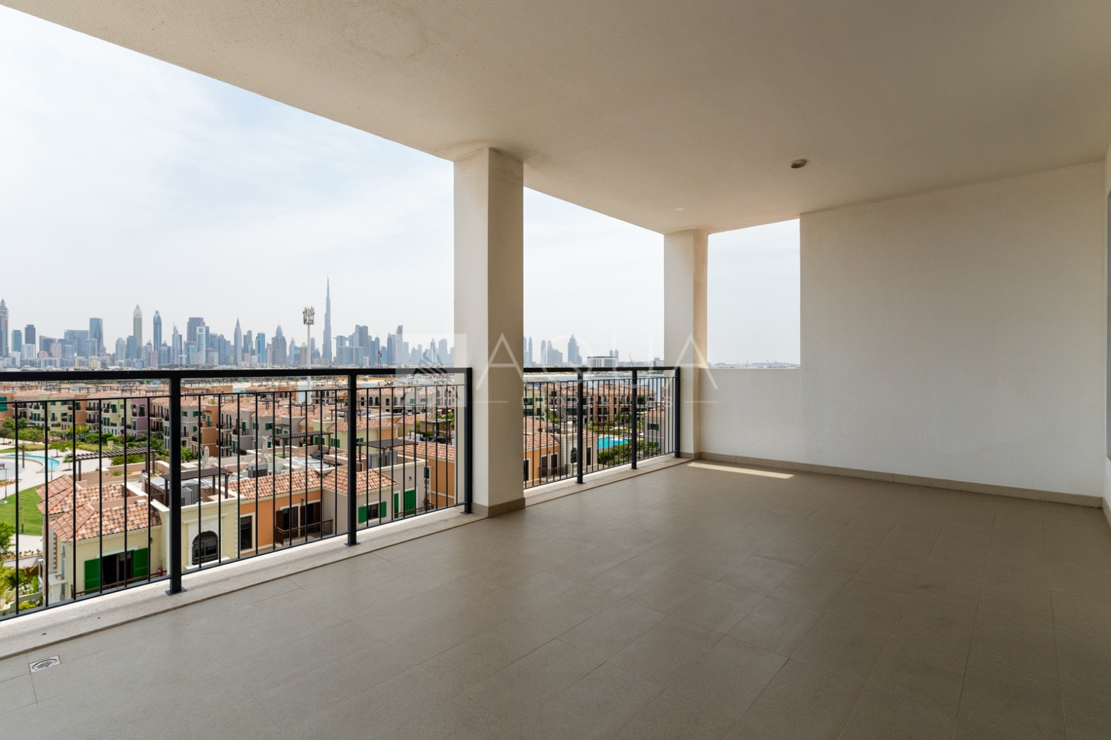 Stunning Skyline + Sea Views | Beautiful Layout