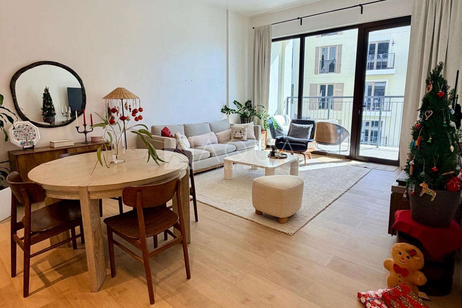 Exclusive Stunning Marina View Apartment