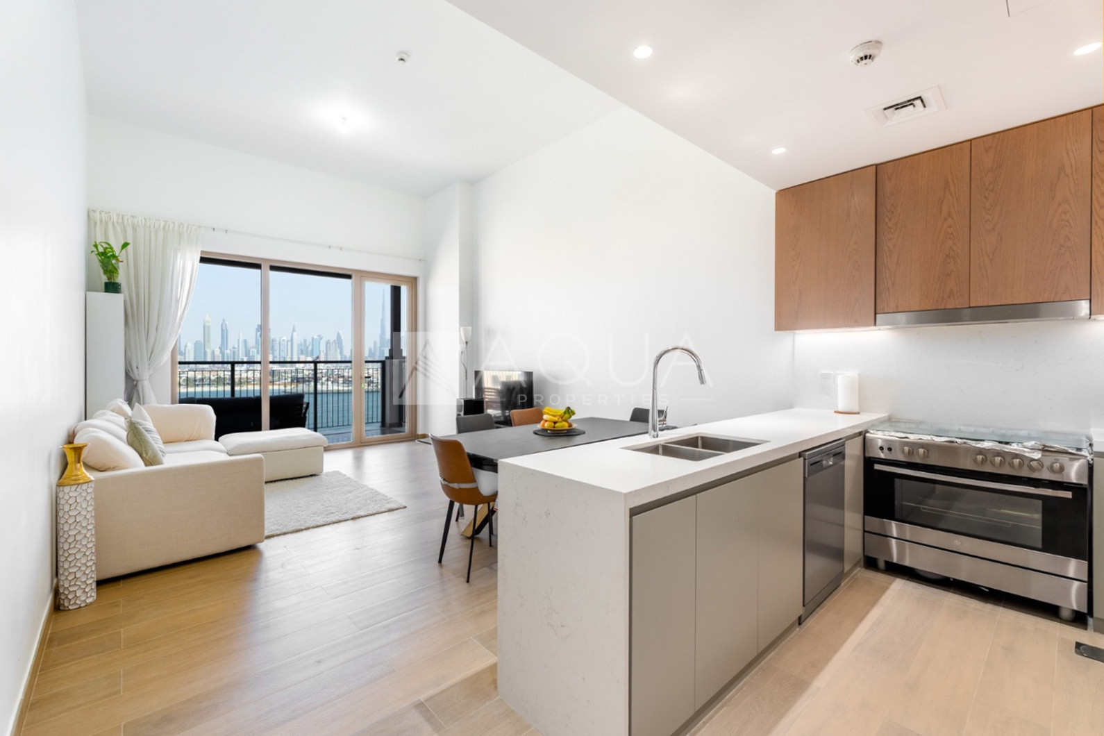 6 Month Tenancy | Stunning Skyline + Sea Views