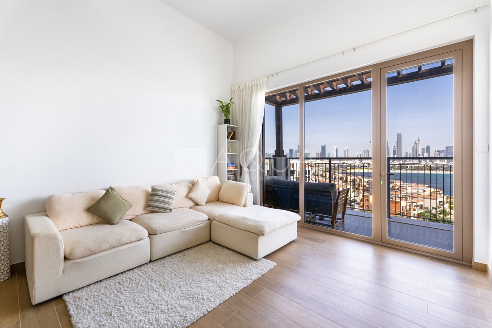 6 Month Tenancy | Stunning Skyline + Sea Views