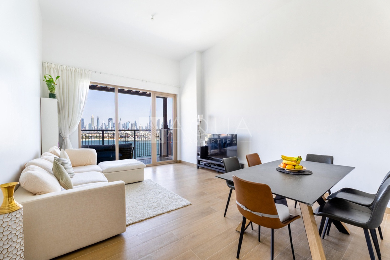 6 Month Tenancy | Stunning Skyline + Sea Views