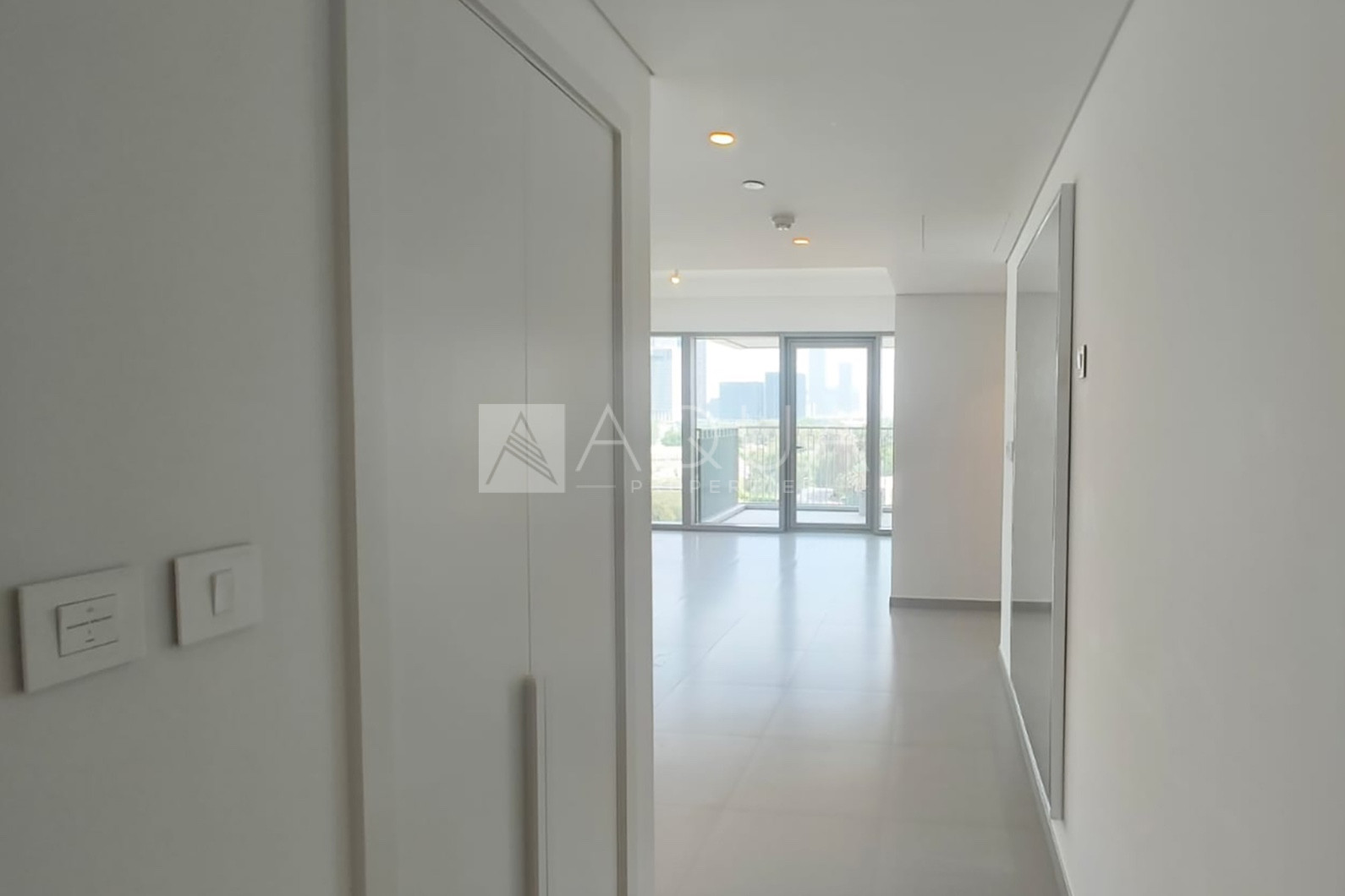 Fully Upgraded | Luxurious Unit | Vacant