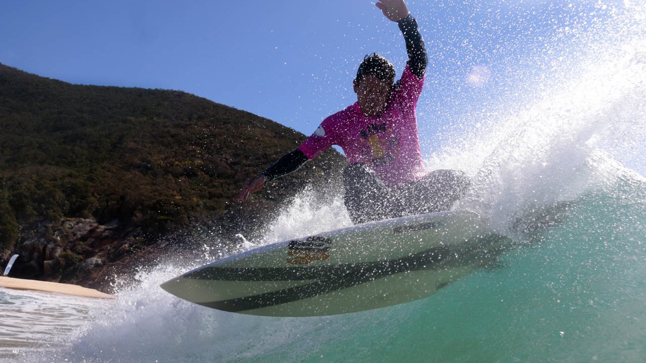 Professional inwater photography available for your surf session