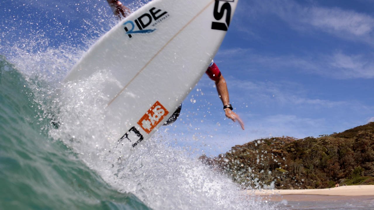 Professional inwater photography available for your surf session