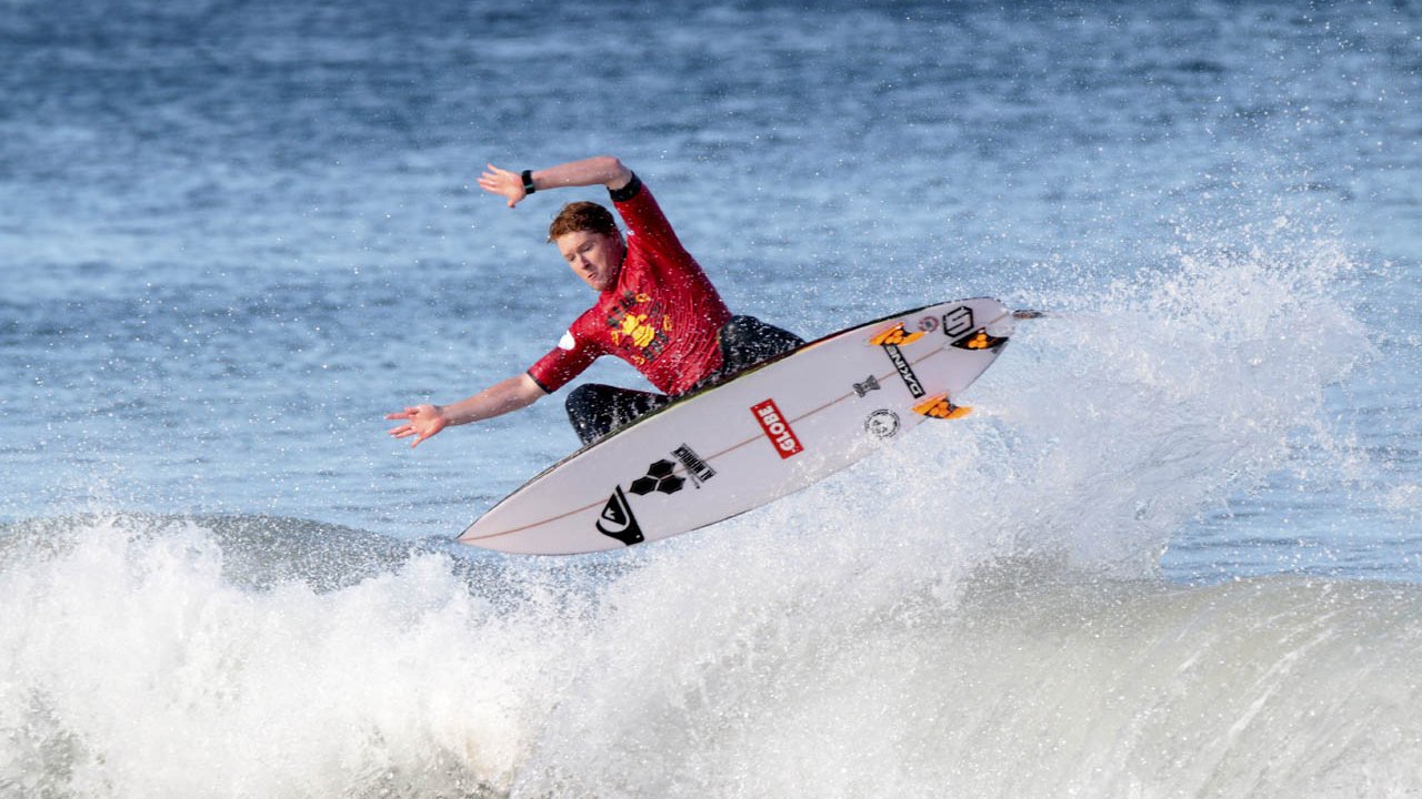 Professional inwater photography available for your surf session