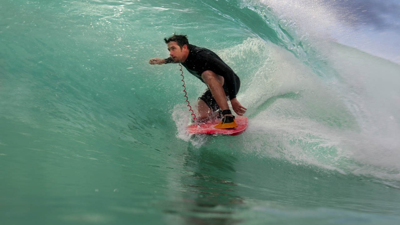 Professional inwater photography available for your surf session