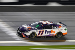 denny-hamlin-800x480