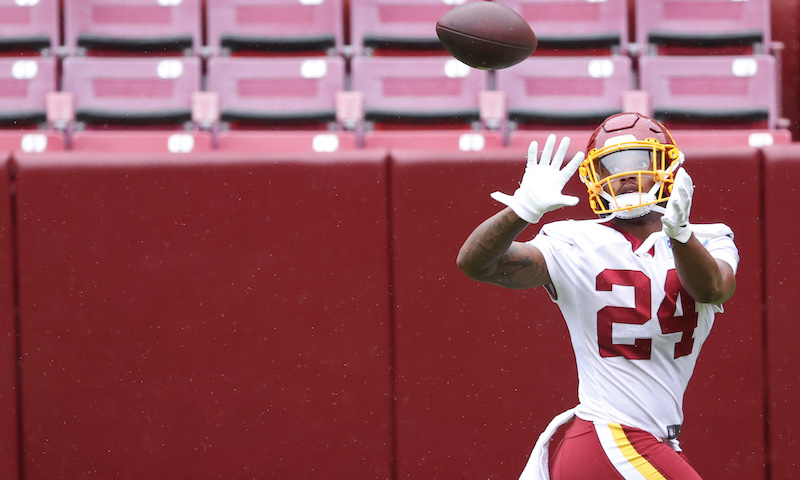 Antonio Gibson's Offensive Rookie of the Year Odds & Week 1 DFS Value Rise After Washington Cuts Peterson