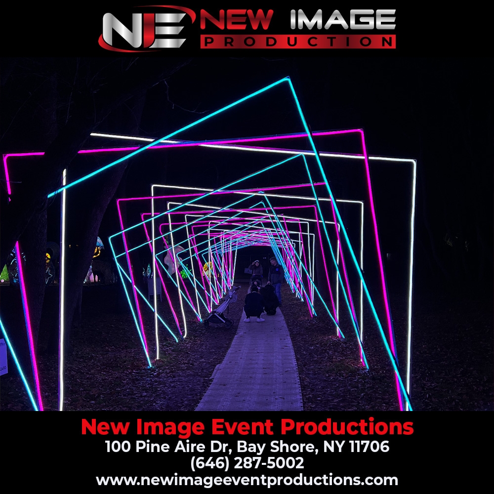 How can exhibitors incorporate lighting and audio elements into their rigging setup for trade shows in NYC?