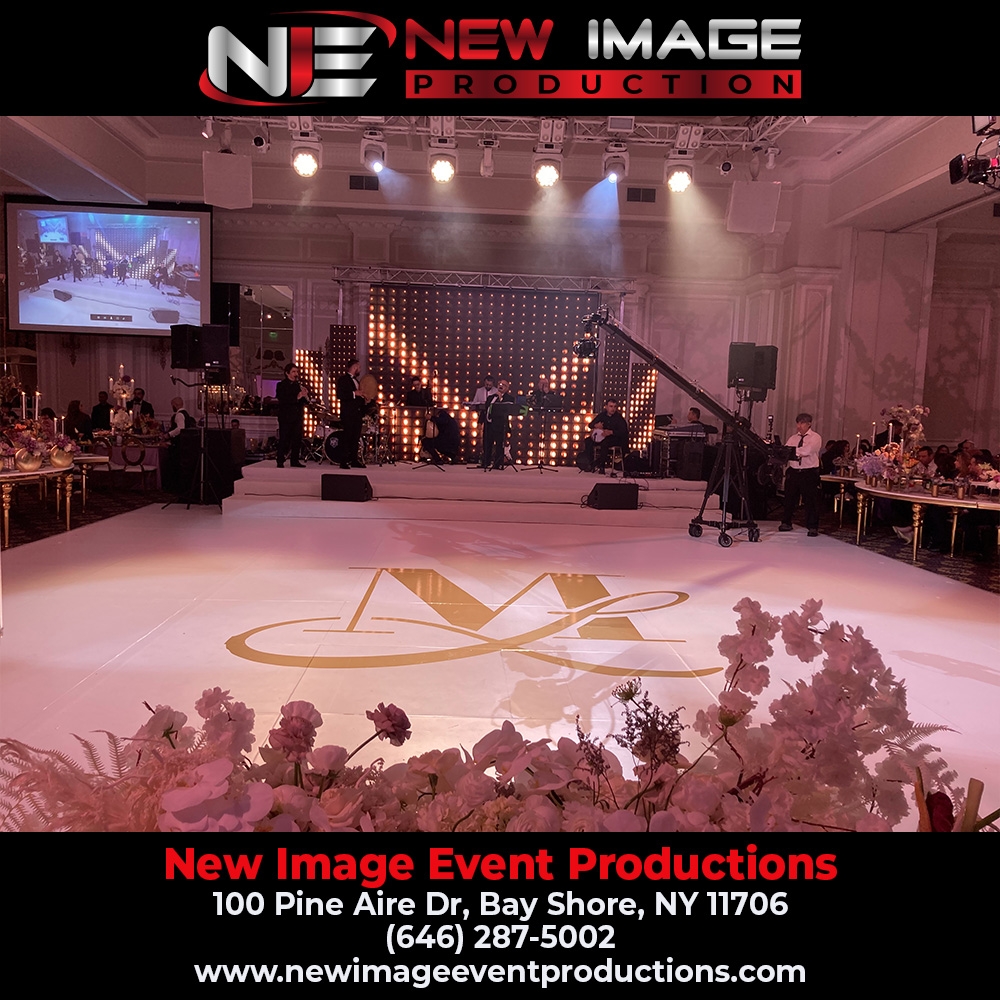  How does the structural engineer account for factors such as wind loads and crowd movement in event rigging design?