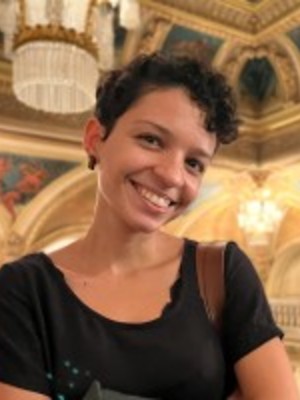 Júlia Veloso