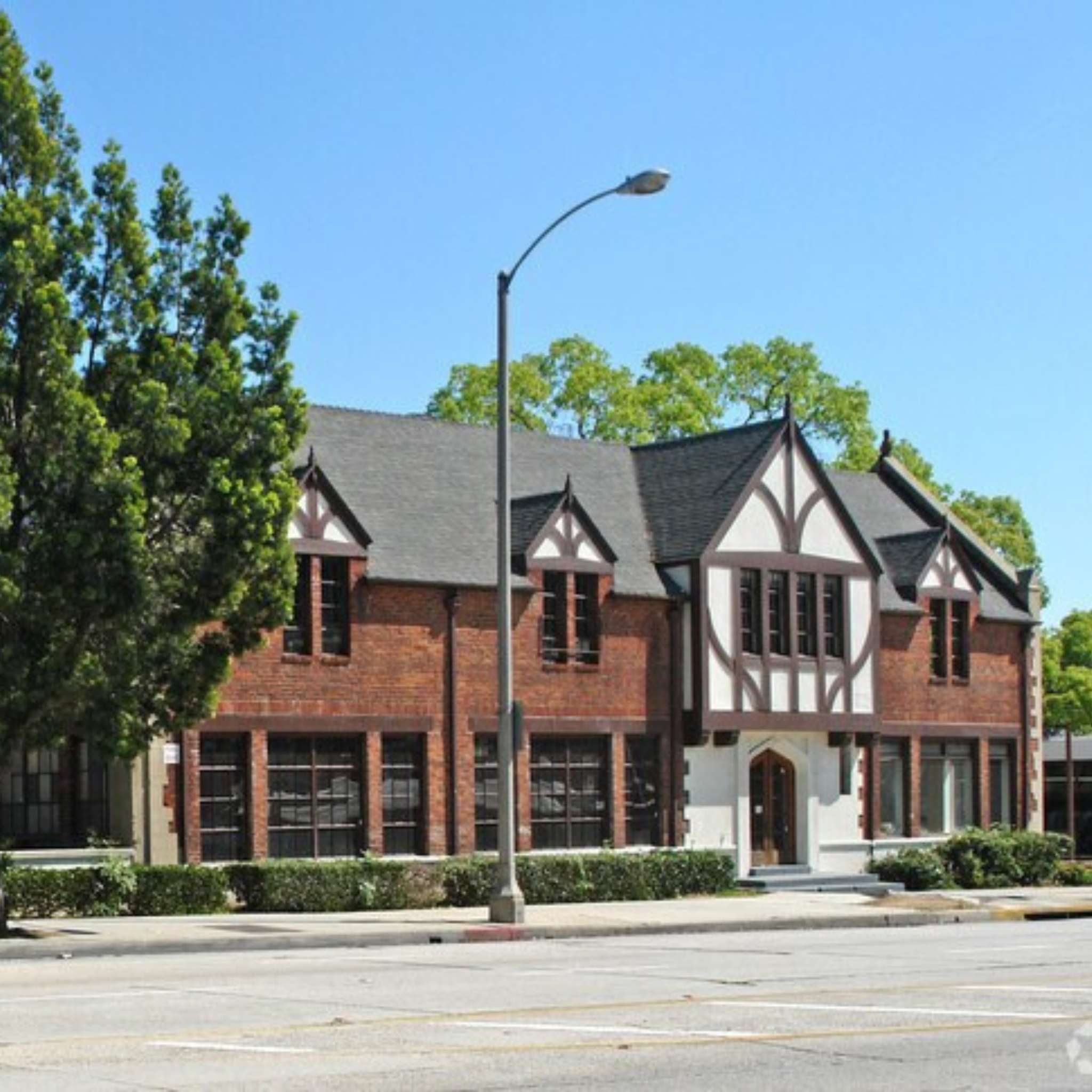 Exterior photo of the Snyder Diamond Pasadena showroom with Tudor architecture 