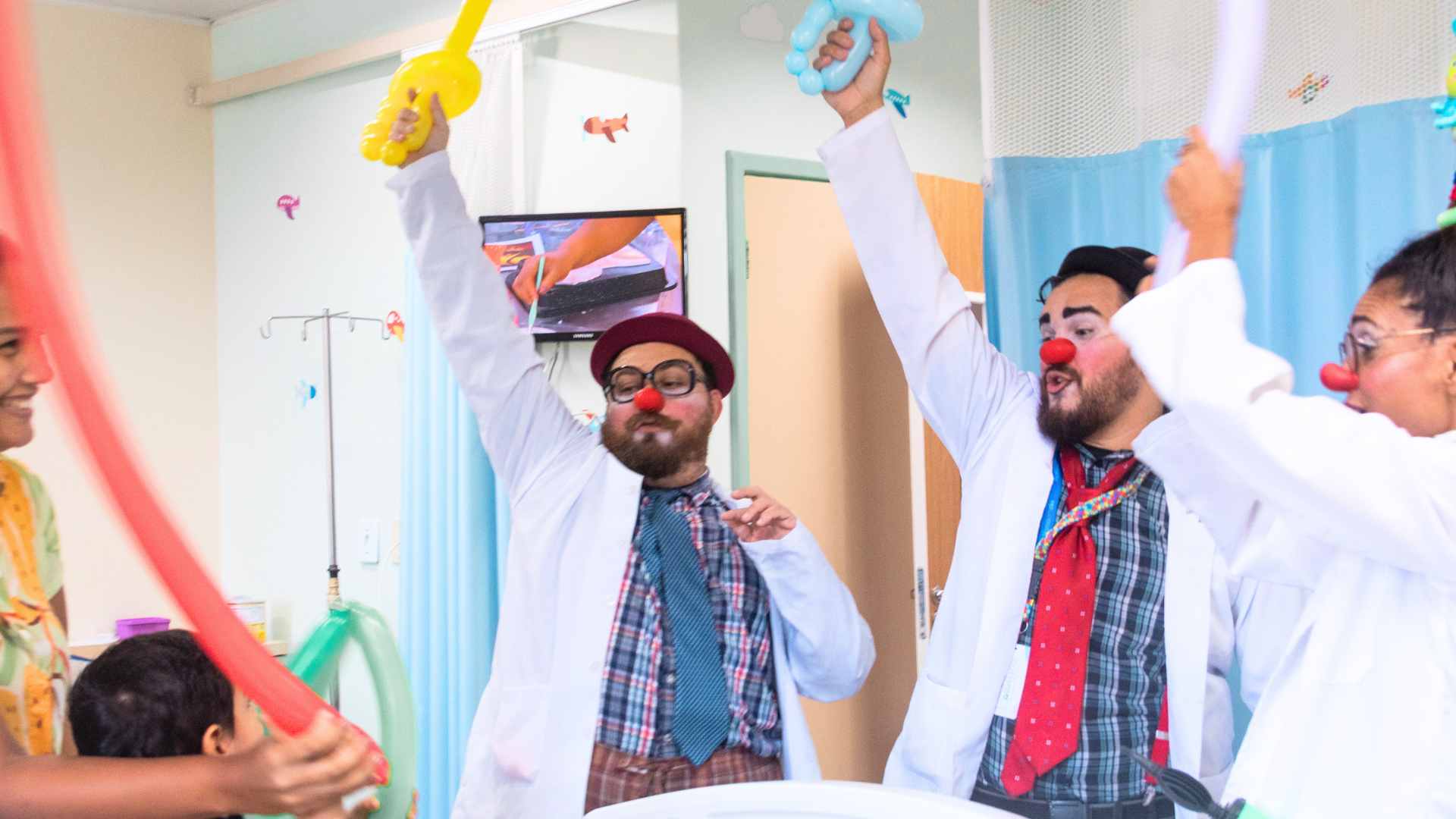 Adote um Palhaço e leve alegria aos hospitais com a gente!