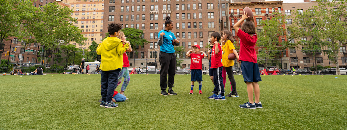 VOLUNTEER WITH THE KIDS