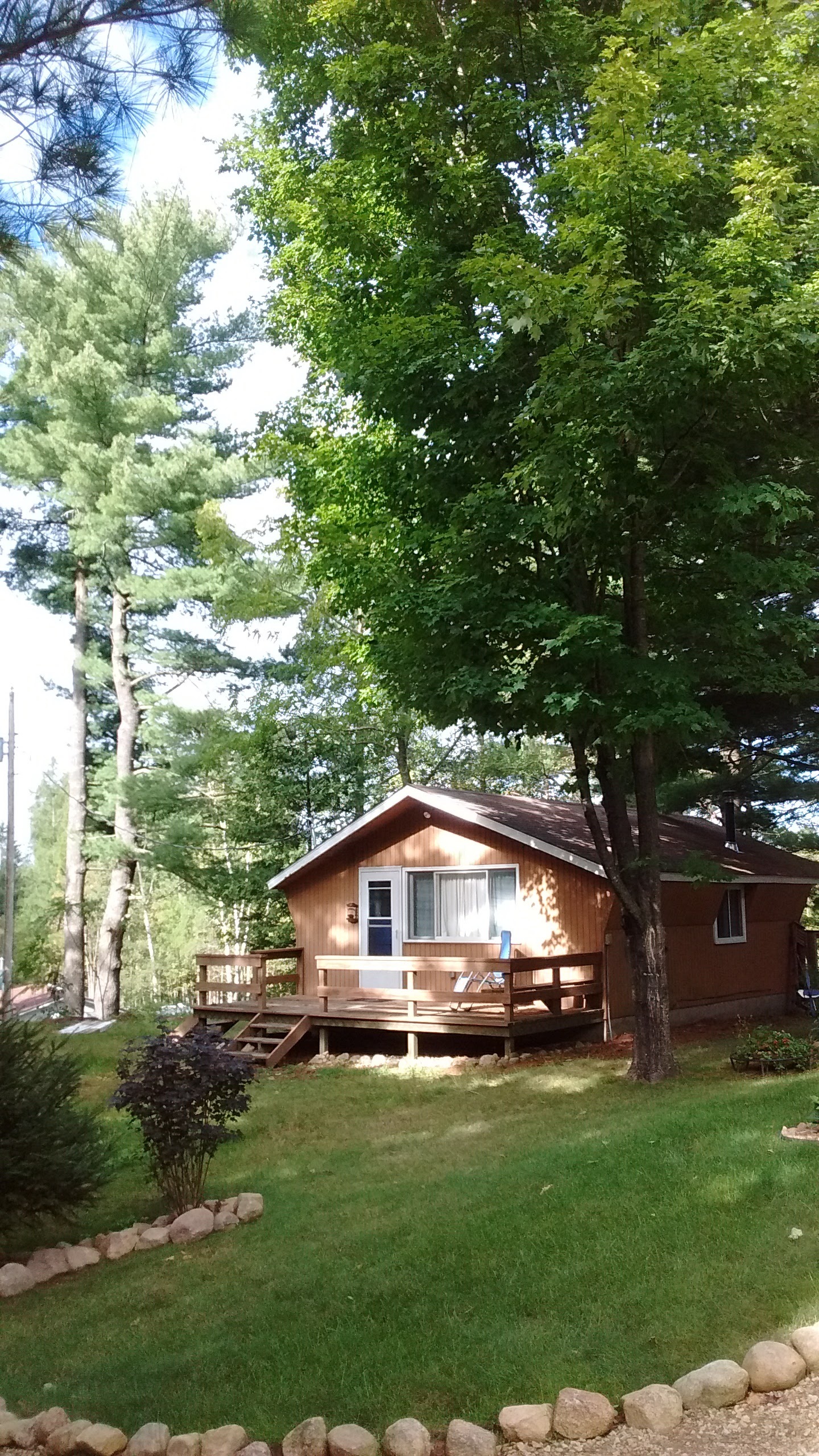 Rent Like A Champion Cozy cabin on lake in Iola
