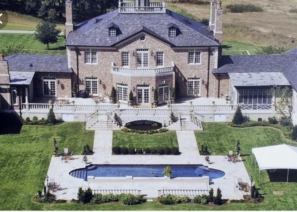 Rent Like A Champion Game Day Suite at Fountainview Mansion