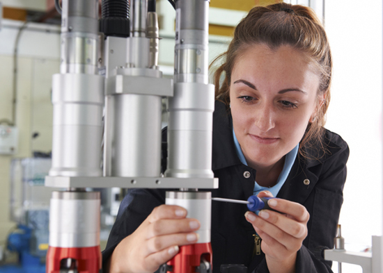 woman-veteran-working