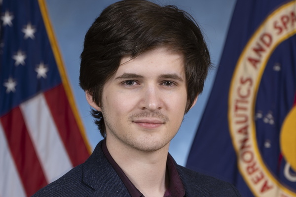 Representation of the achievement named 'Lawrence senior pursues internship with NASA'.