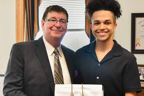 Lindsey Wilson University President William T. Luckey Jr., left, and student Tezon Mitchell ’27 of Greensburg, Kentucky, hold the university’s new presidential medallion, which Mitchell designed. The medallion is the formal badge that represents the Lindsey Wilson president’s office at academic ceremonies.