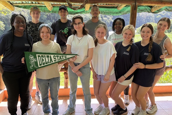 Representation of the achievement named 'Service work in Costa Rica'.