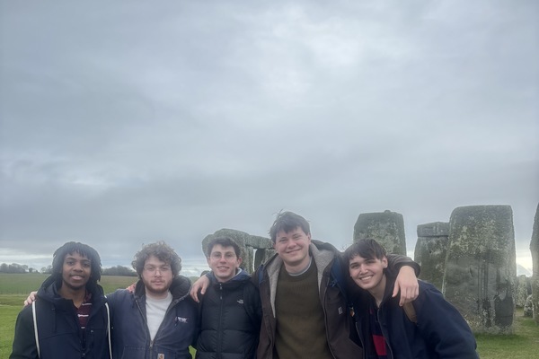 Representation of the achievement named 'A study abroad experience in Shakespeare's backyard'.