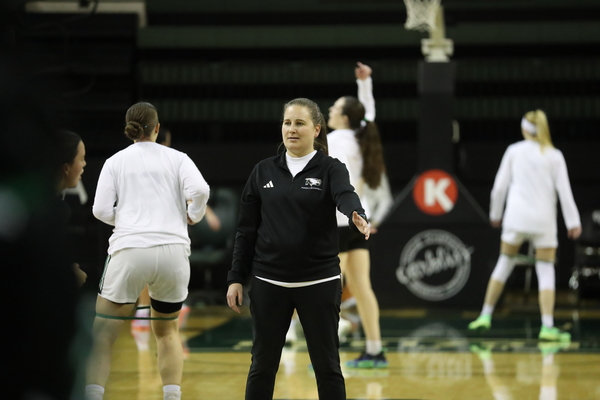 Izy Todd coaching for U. North Dakota in a game at UW-Green Bay in Nov. 2015 (Ricky Bassman)