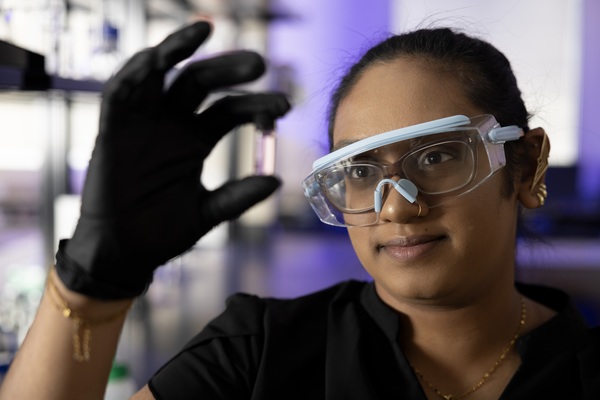 Representation of the achievement named 'Student research reveals hidden allergens in perfumes and air fresheners'.