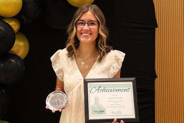 Representation of the achievement named 'Elizabeth Anderson named Outstanding Student Academic Leader '.