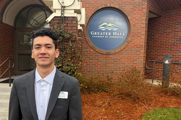 Representation of the achievement named 'UNG students embrace chamber internships'.