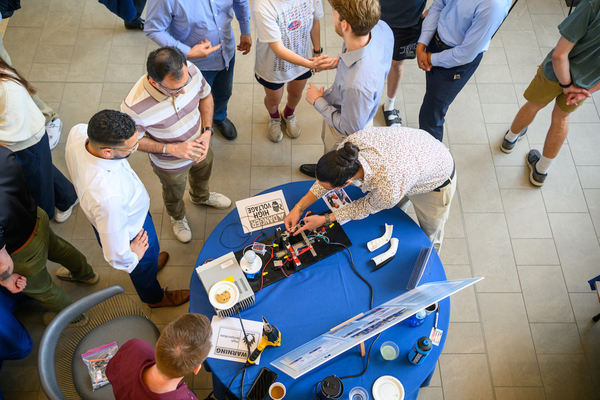 Representation of the achievement named 'Engineering Senior Design EXPO'.