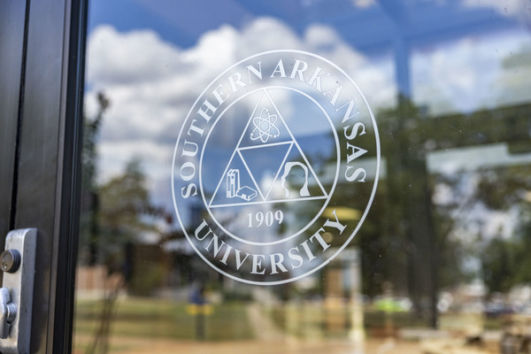 Representation of the achievement named 'Columbia County students earn scholarships from SAU'.