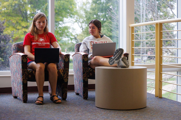  Central College is expanding access to online summer courses for community members, alongside current, incoming and transfer students.