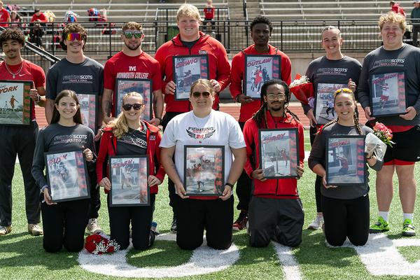 The 12 Monmouth seniors pose before the meet. (Kent Kriegshauser/Monmouth College)