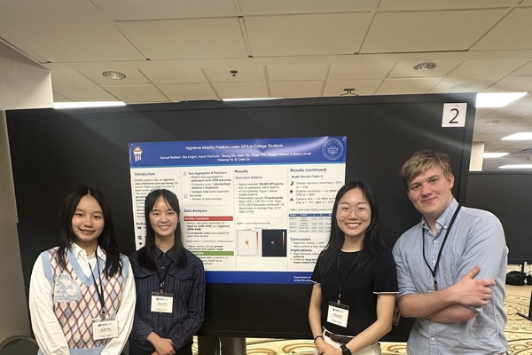 Representation of the achievement named 'Interdisciplinary Team Presents Mental Health Research in Chicago '.