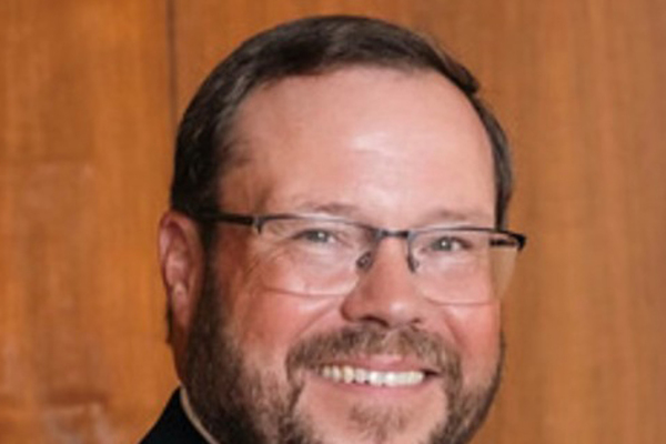 Brad Nahrstadt, a 1989 Monmouth graduate and longtime member of his alma mater's Board of Trustees, will deliver the Commencement address on May 17.