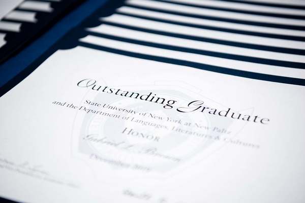 Certificates for Outstanding Graduates