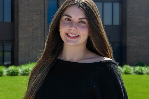 Representation of the achievement named 'Mary-Claire Murray Named 2026 Transfer Degree Student of the Year '.