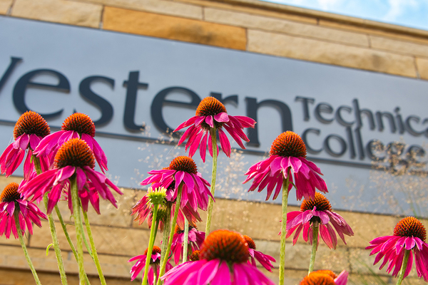 Representation of the achievement named 'Area residents make the President's List at Western Technical College'.