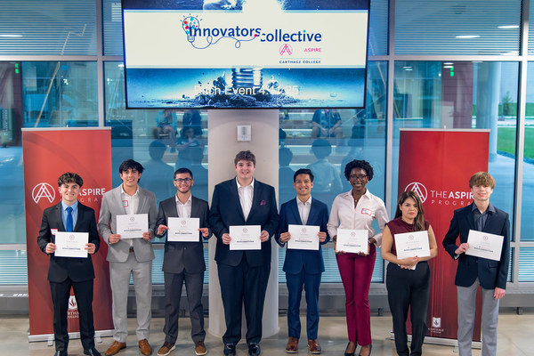 Eight Carthage College students pose with Innovators Collective participation certificate