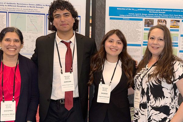 Representation of the achievement named 'UNG students present at regional biology event'.