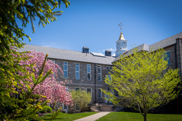 Representation of the achievement named 'University of Rhode Island announces Spring 2026 Dean's List'.