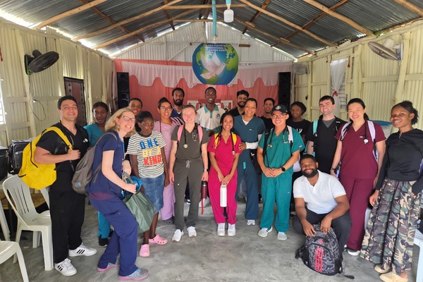 Representation of the achievement named 'Students Help Provide Medical Care in Dominican Republic'.