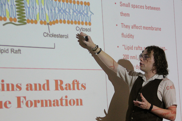 DOC KIEFT TALKS: Terra Stephens '27, whose research was on Alzheimer's plaque disruptors, gestures to one of his slides during his July 15 presentation.