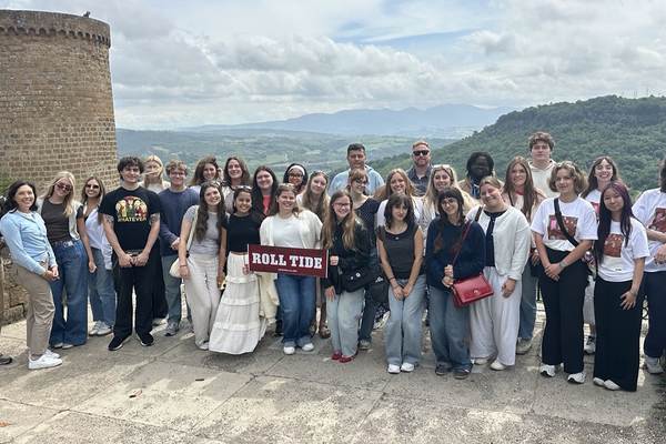 Representation of the achievement named 'UA Students Get Hands-On Learning in Italy's Iconic Cities'.