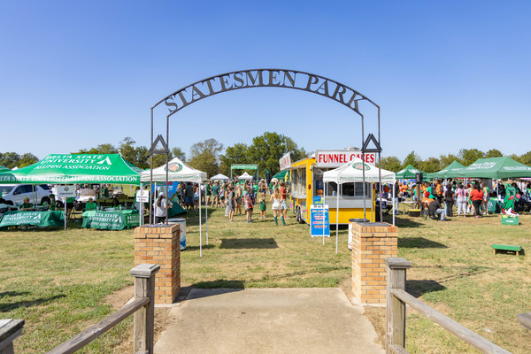 2024_Pig_Pickin_Tailgating-72.jpg