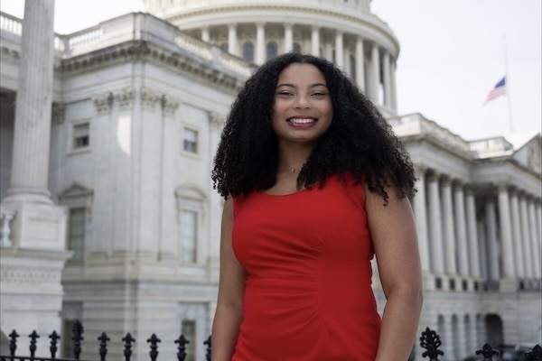 Representation of the achievement named 'Two Kennesaw State students trade the Gold Dome for Capitol Hill'.