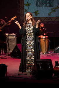 Perla Batalla sings in concert.